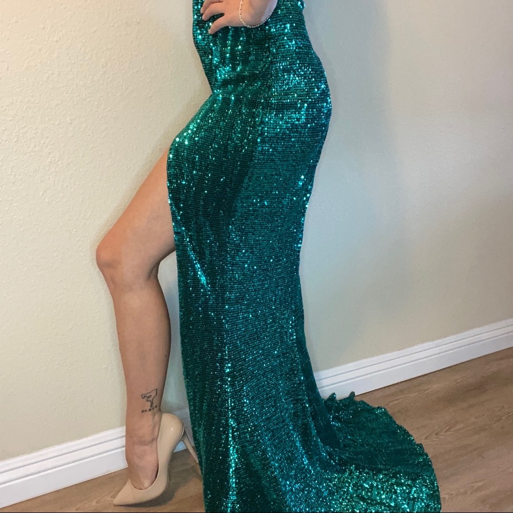 Beautiful Green Dress to Impress